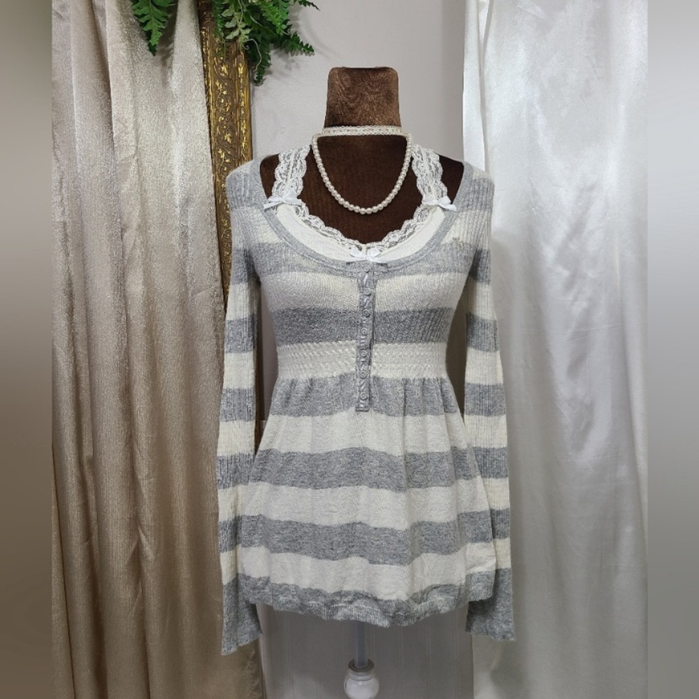 Abercrombie & Fitch Gray and White Striped Long Sleeve Top